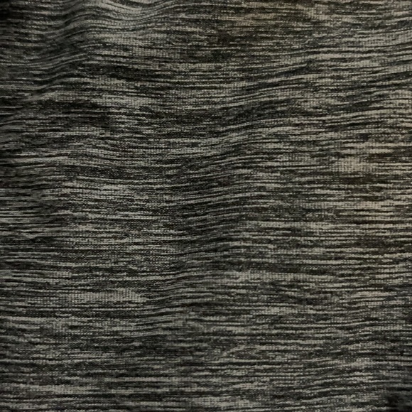 Women’s Old Navy Active quarter zip - Picture 4 of 4